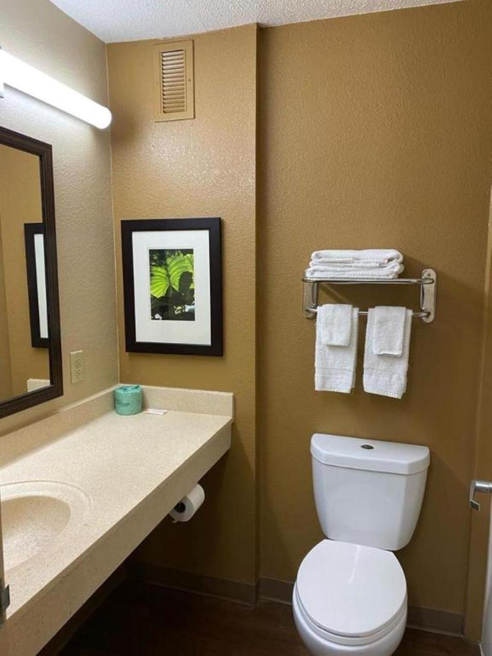 Suburban Studios Winston-Salem Near Hanes Mall Экстерьер фото