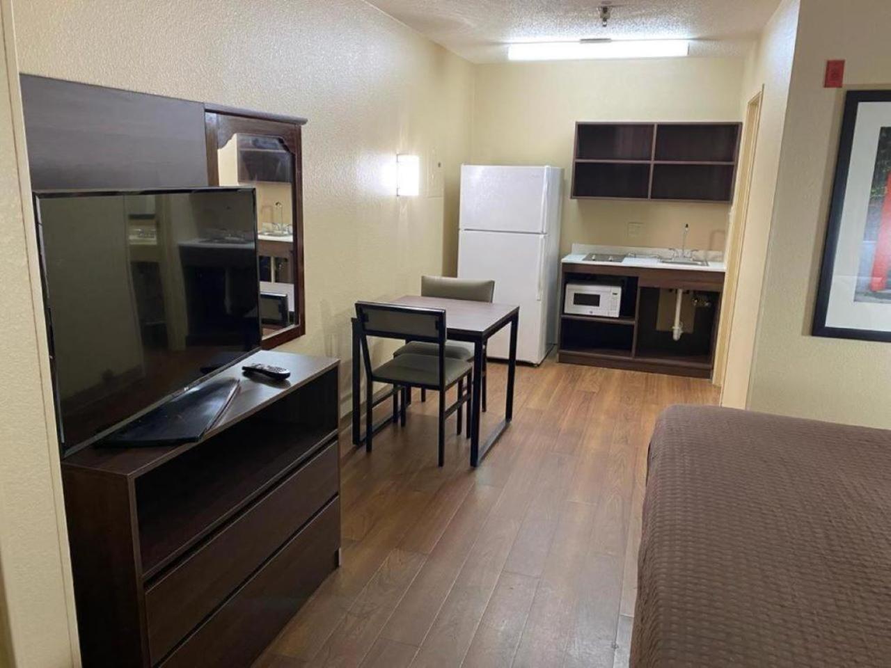 Suburban Studios Winston-Salem Near Hanes Mall Экстерьер фото